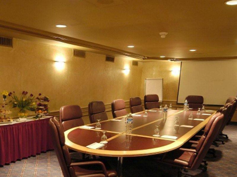 Holiday Inn Montreal Midtown Εξωτερικό φωτογραφία
